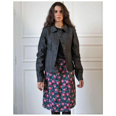Aatise Schwarze Damen Jeansjacke Zeane aus upgecycelter Baumwolle