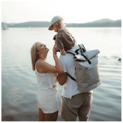 Anna und Oskar Wickelrucksack Hugo aus recycelten Polyester