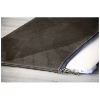 BY COPALA Laptop Hülle 13" - 14" Zoll, aus laminierten Blättern in grau - metallic / dunkelbraun