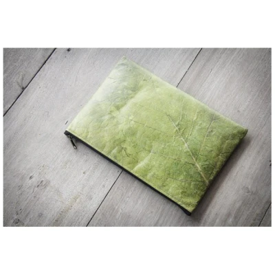 BY COPALA Laptop-Hülle 13" - 14" Zoll aus recycelten Blättern in grün