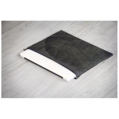 BY COPALA Laptop-Hülle 13" - 14" Zoll aus recycelten Blättern in schwarz / grau