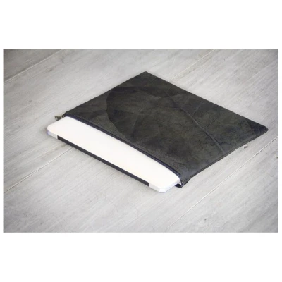 BY COPALA Laptop-Hülle 13" - 14" Zoll aus recycelten Blättern in schwarz / grau