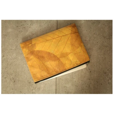 BY COPALA Laptop-Hülle 15" - 16" Zoll aus recycelten Blättern in gelb