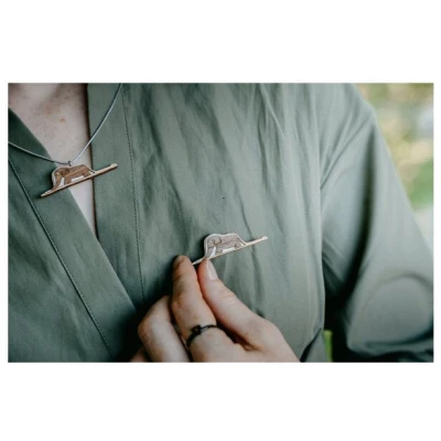 BeWooden Brosche aus Holz - Elefant in der Riesenschlange | der kleine Prinz | Mode Schmuck