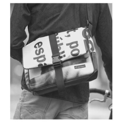 DEMANO Messenger Umhängetasche aus Recycelten Bannern Borne