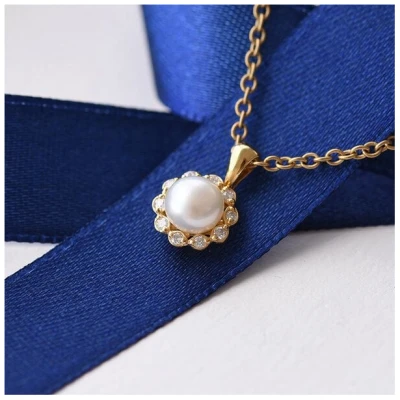 Eppi Goldene Halo-Halskette mit Perle und Diamanten Maviga