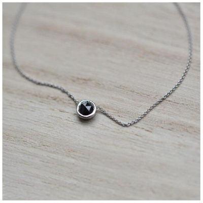 Eppi Goldene Halskette Bezel mit Salz-und-Pfeffer-Diamanten Terun