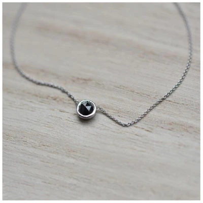 Eppi Goldene Halskette Bezel mit Salz-und-Pfeffer-Diamanten Terun