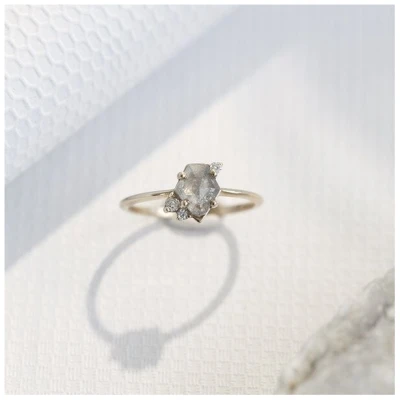 Eppi Goldener Ring mit Salt and Pepper Diamanten und Lab Grown Diamanten Kendra