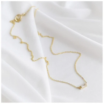 Eppi Halskette aus Gold mit weißem Saphir mit Baguette-Form Sharly
