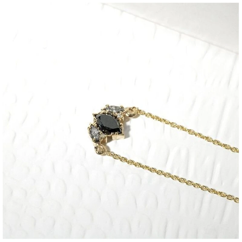 Eppi Halskette mit Salt and Pepper Diamanten in Marquise Form Everline