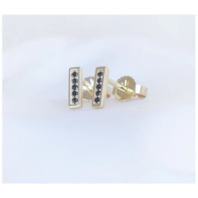 Eppi Minimalistische Ohrringe mit schwarzen Diamanten Ismail