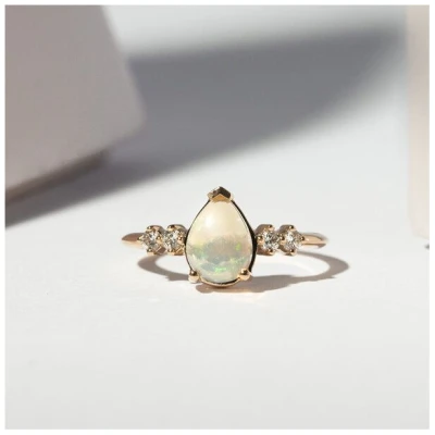 Eppi Opal-Ring mit Diamanten Ammara