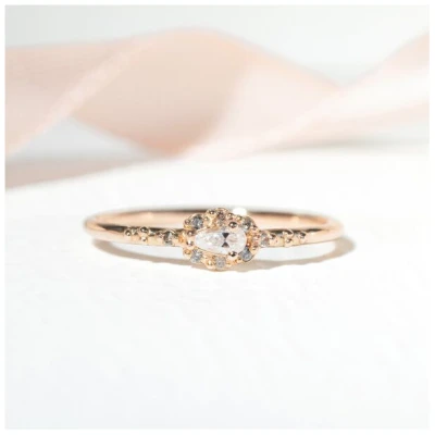 Eppi Ring mit Moissanit und Salt and Pepper Diamanten Kaylyn