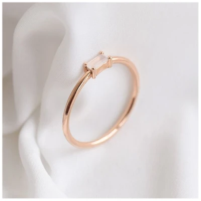 Eppi Ring mit Mondstein in Baguette-Form Koos