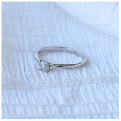 Eppi Verlobungsring mit Salt'n'Pepper Diamant Hye