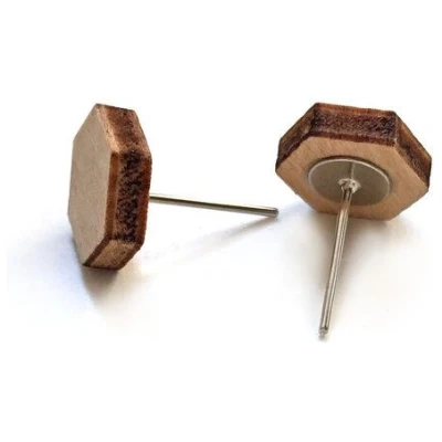 Gary Mash Holz-Ohrstecker in verschiedenen Farben