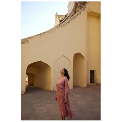 ÏMAIMA Elya Chiffon Maxikleid aus Bio-Baumwolle mit Rüschen