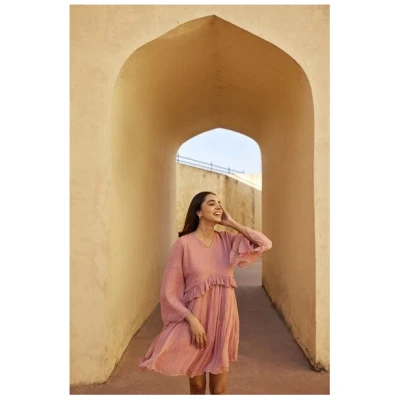 ÏMAIMA Lale Chiffon Kleid mit Rüschendetails