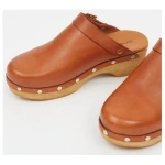 Jutelaune Clogs Schlüpfschuh cognac braun mit goldenen Nieten