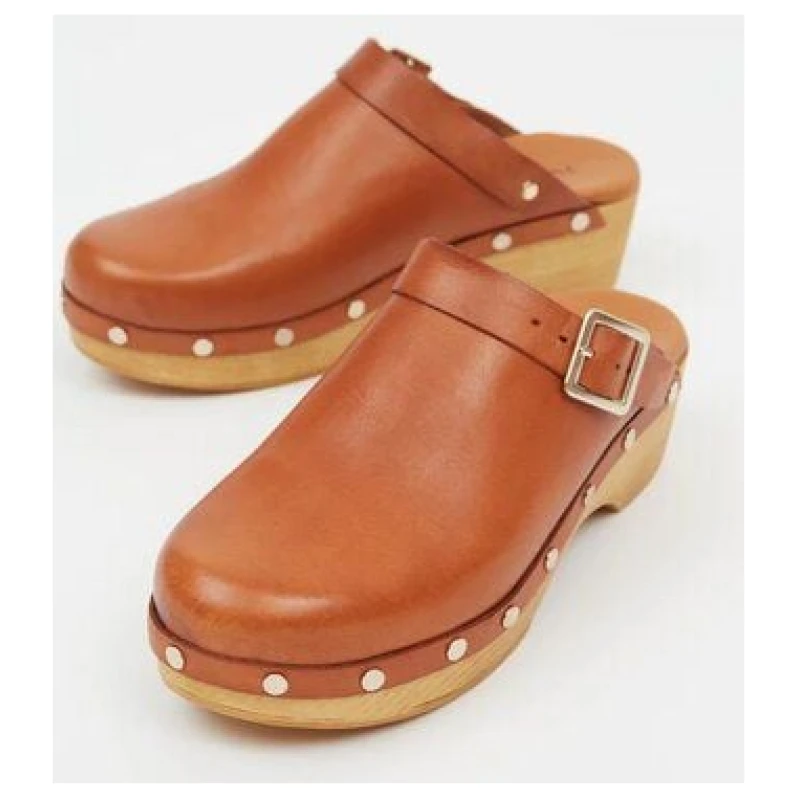 Jutelaune Clogs Schlüpfschuh cognac braun mit goldenen Nieten