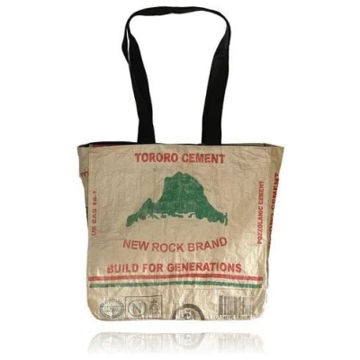 Kimuli Handgenähte Einkaufstasche aus recycelten Zementsäcken von Frauen aus Uganda - Strandtasche