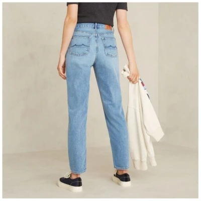 Kings Of Indigo Mom Jeans aus Bio-Baumwolle - Caroline Cropped Sanibel Light Blue
