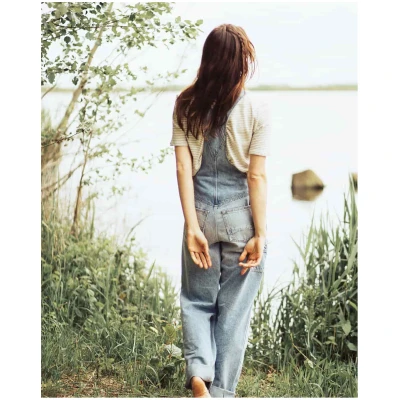 Kuyichi Damen vegan Latzhose Jonna Light Denim Blue