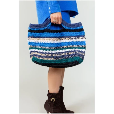 MAHLA Damen vegan Aina Upcycelte Gehäkelte Handtasche Blau