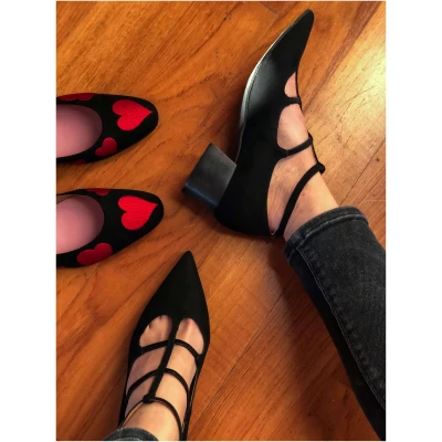 Momoc Damen vegan Pumps Mittwoch Midi Schwarz