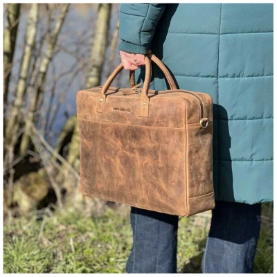 MoreThanHip Geräumige Laptoptasche 15,6" aus mattem Vintage-Öko-Leder - Huckleberry braun oder schwarz