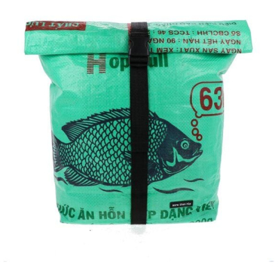 MoreThanHip Rolltop Laptop 15.6 inch Rucksack aus recycelten Zement- oder Fischfuttersäcken - Chamroeun