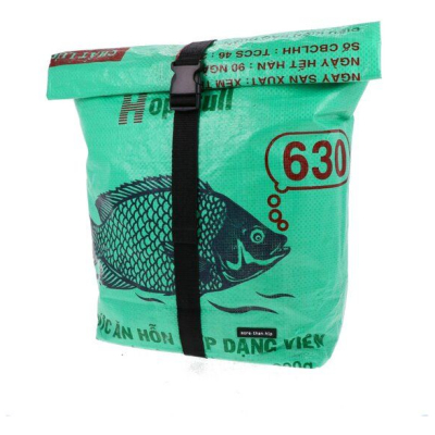 MoreThanHip Rolltop Laptop 15.6 inch Rucksack aus recycelten Zement- oder Fischfuttersäcken - Chamroeun