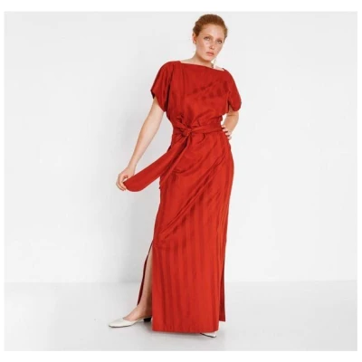 Natascha von Hirschhausen Langes Abendkleid aus roter Bio-Baumwolle