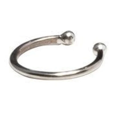 Natascha von Hirschhausen schlichter ear cuff
