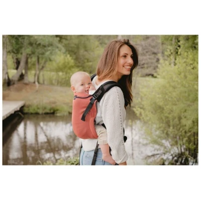 Néobulle Babytrage Vorgeformt 100% Recycelt. Ultraleicht, skalierbar und einfach zu bedienen.