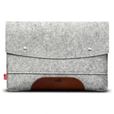Pack & Smooch Macbook Pro 14" Hülle Hampshire aus Leder und 100% Wollfilz (Mulesing-frei)