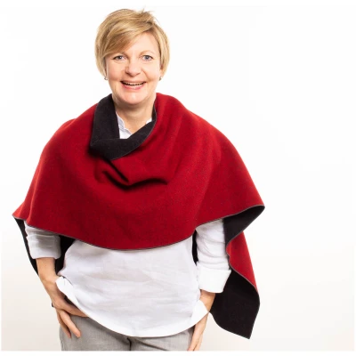 Poncho aus Flauschloden