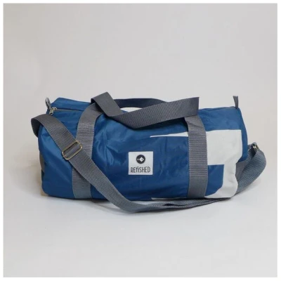 REFISHED fair fashion Tasche 'SPORTY BAG' - upcycelte Fahnen