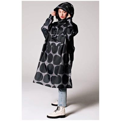 Rainkiss Damen vegan Poncho Polka Dot Schwarz