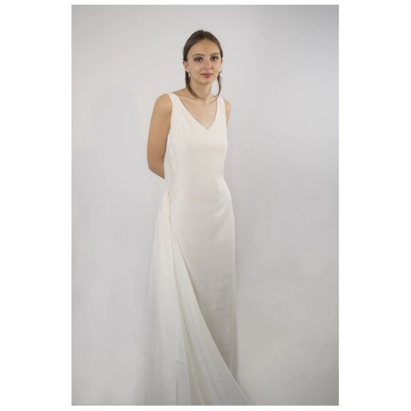 SinWeaver alternative fashion Brautkleid mit Rückenausschnitt und abnehmbarem Schleier