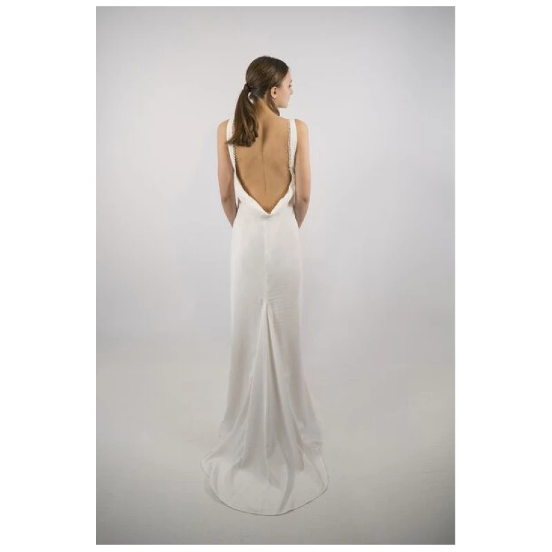 SinWeaver alternative fashion Brautkleid mit Rückenausschnitt und abnehmbarem Schleier