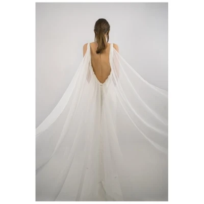 SinWeaver alternative fashion Brautkleid mit Rückenausschnitt und abnehmbarem Schleier