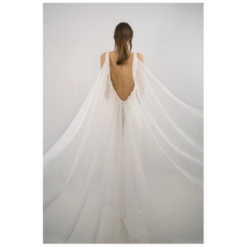 SinWeaver alternative fashion Brautkleid mit Rückenausschnitt und abnehmbarem Schleier
