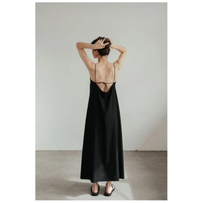 Sonho Stories Langes, rückenfreies Kleid zum Binden