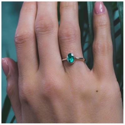 Spirit of Island Ring in Sterling Silber | Roher Smaragd Edelstein