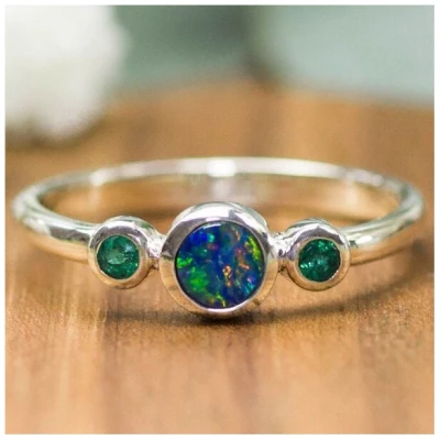 Spirit of Island Silber Ring "Opal Universe" | Opal & Smaragd