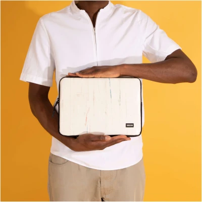 UNBEGUN Herren vegan Laptop-Hülle Off White