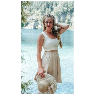 Vivien Joy Farrah Basic Crop Top