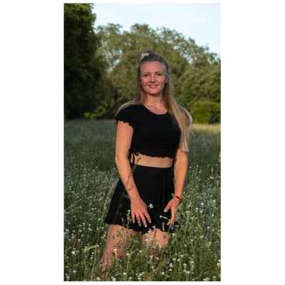 Vivien Joy Farrah Crop T-shirt mit Schmetterlingsärmel